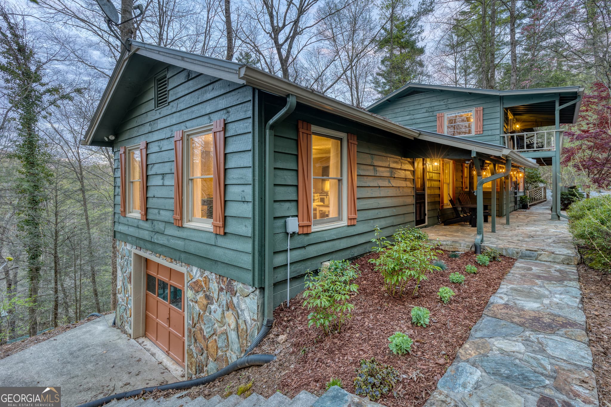 5 bedroom, 3 bathroom, 3,574 sq ft cabin,single family residence for sale at 145 River Bend Lane, Blue Ridge, GA 30513 — photo 2