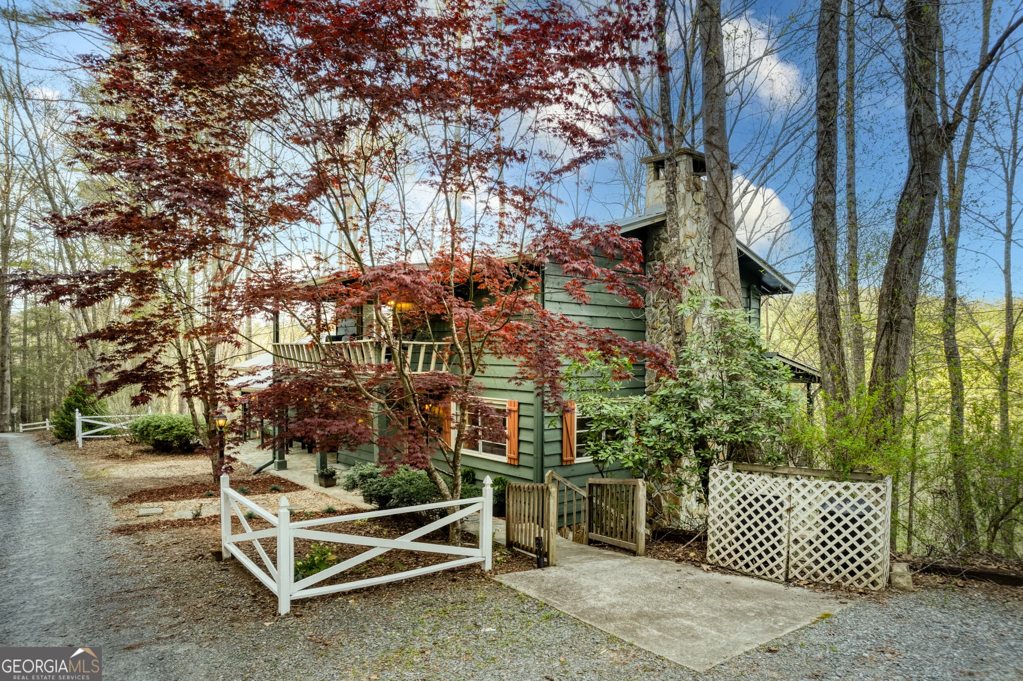 5 bedroom, 3 bathroom, 3,574 sq ft cabin,single family residence for sale at 145 River Bend Lane, Blue Ridge, GA 30513 — photo 6