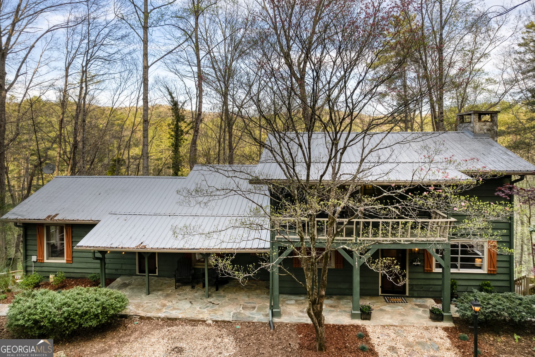 5 bedroom, 3 bathroom, 3,574 sq ft cabin,single family residence for sale at 145 River Bend Lane, Blue Ridge, GA 30513 — photo 7