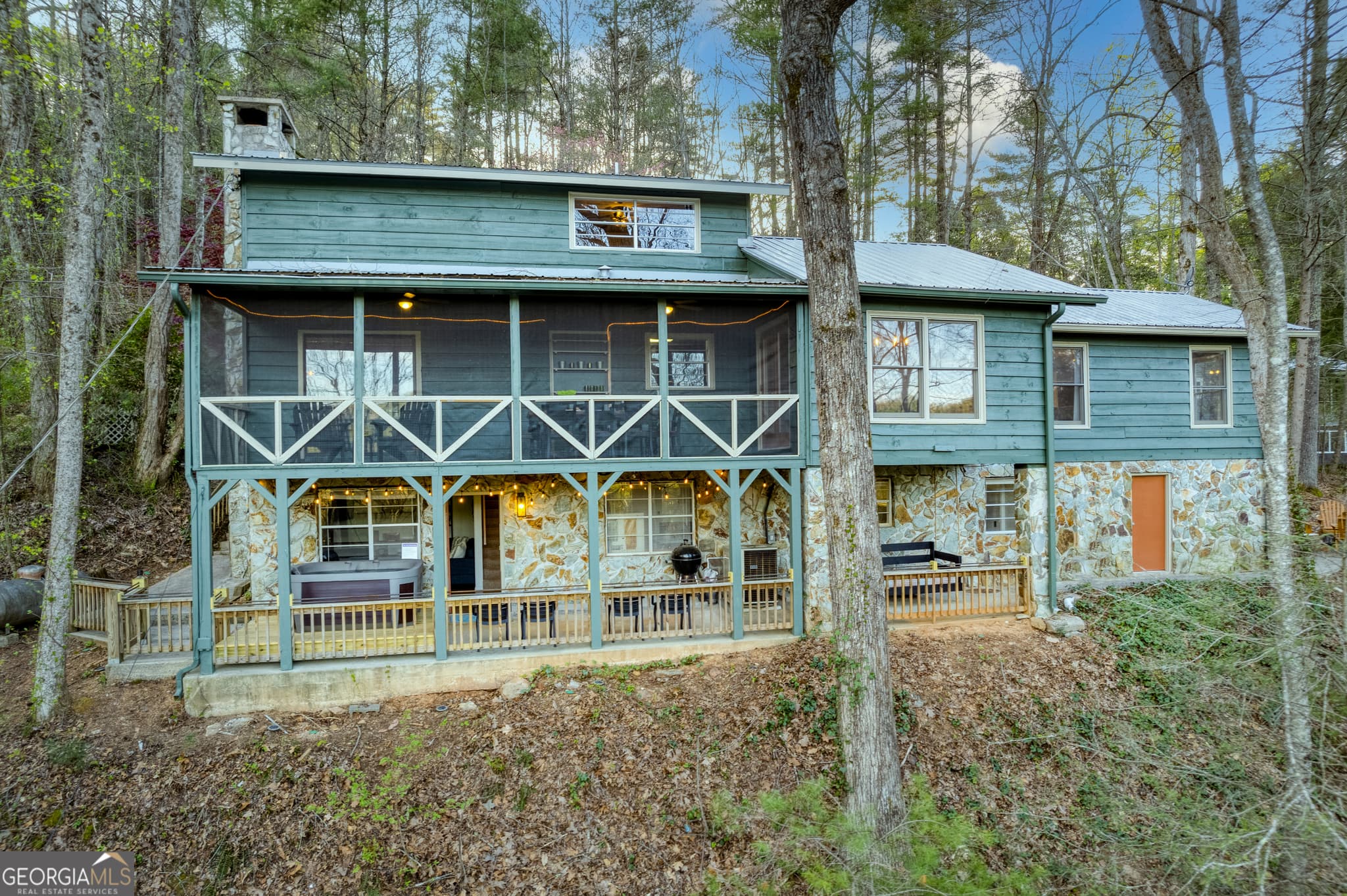 5 bedroom, 3 bathroom, 3,574 sq ft cabin,single family residence for sale at 145 River Bend Lane, Blue Ridge, GA 30513 — photo 10