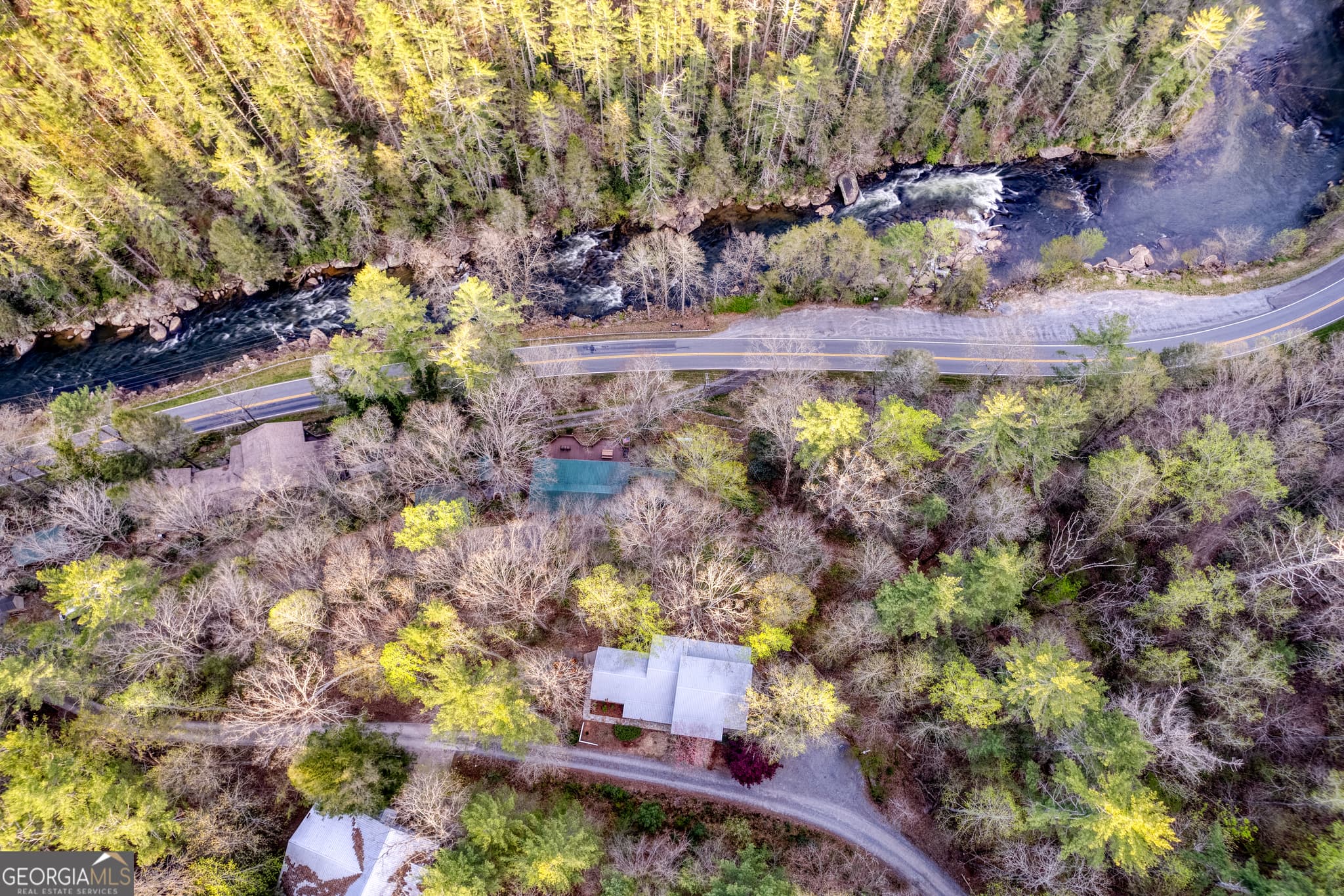 5 bedroom, 3 bathroom, 3,574 sq ft cabin,single family residence for sale at 145 River Bend Lane, Blue Ridge, GA 30513 — photo 8