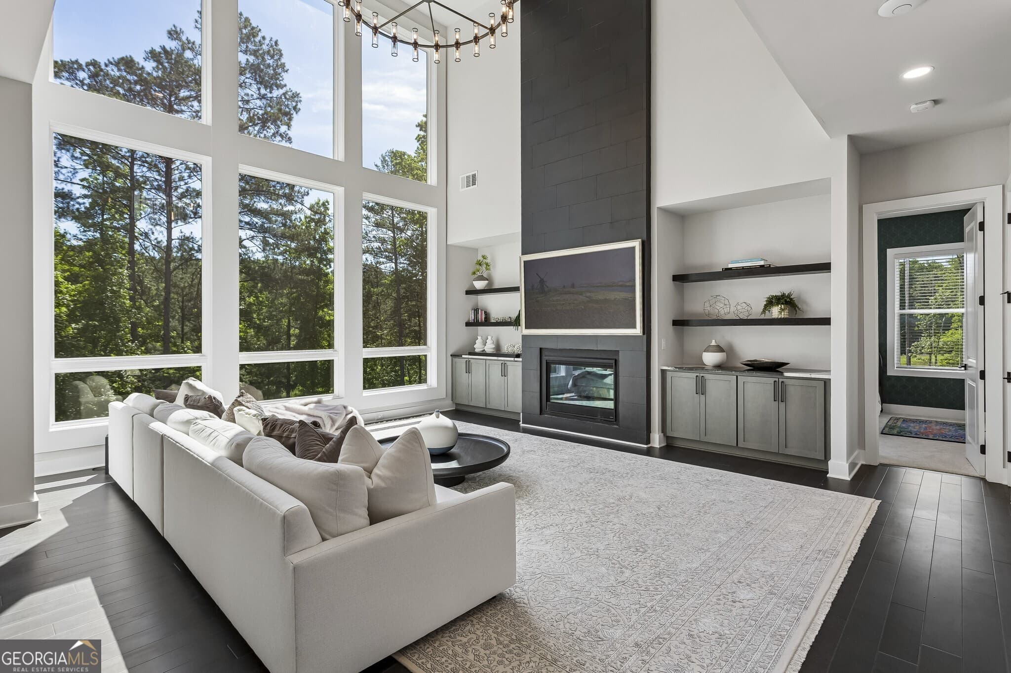 6 bedroom, 5.5 bathroom, 6,521 sq ft single family residence for sale at 423 Oakleigh Avenue, Woodstock, GA 30188 — photo 2