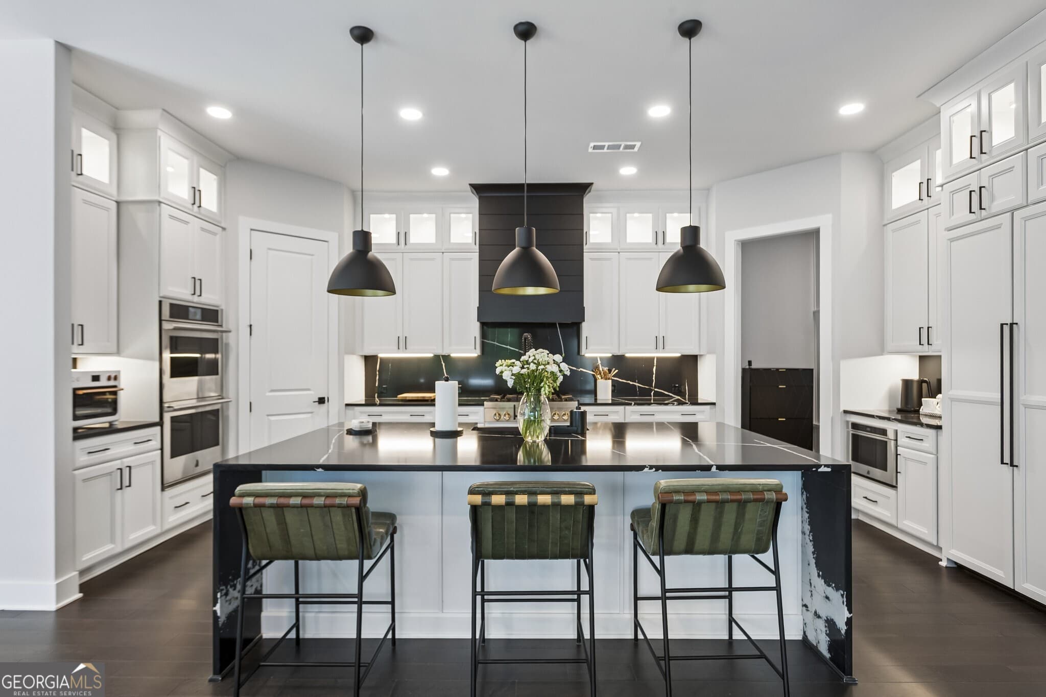 6 bedroom, 5.5 bathroom, 6,521 sq ft single family residence for sale at 423 Oakleigh Avenue, Woodstock, GA 30188 — photo 3