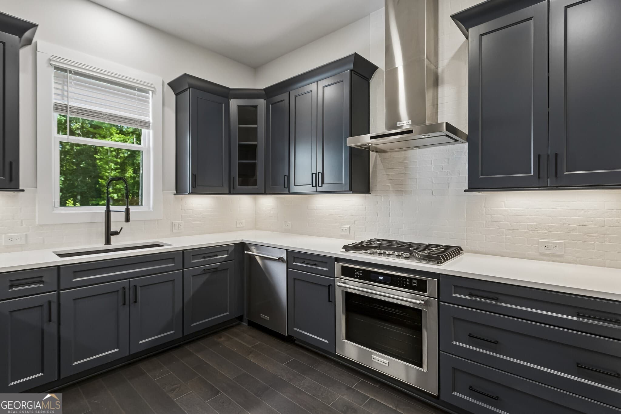 6 bedroom, 5.5 bathroom, 6,521 sq ft single family residence for sale at 423 Oakleigh Avenue, Woodstock, GA 30188 — photo 4