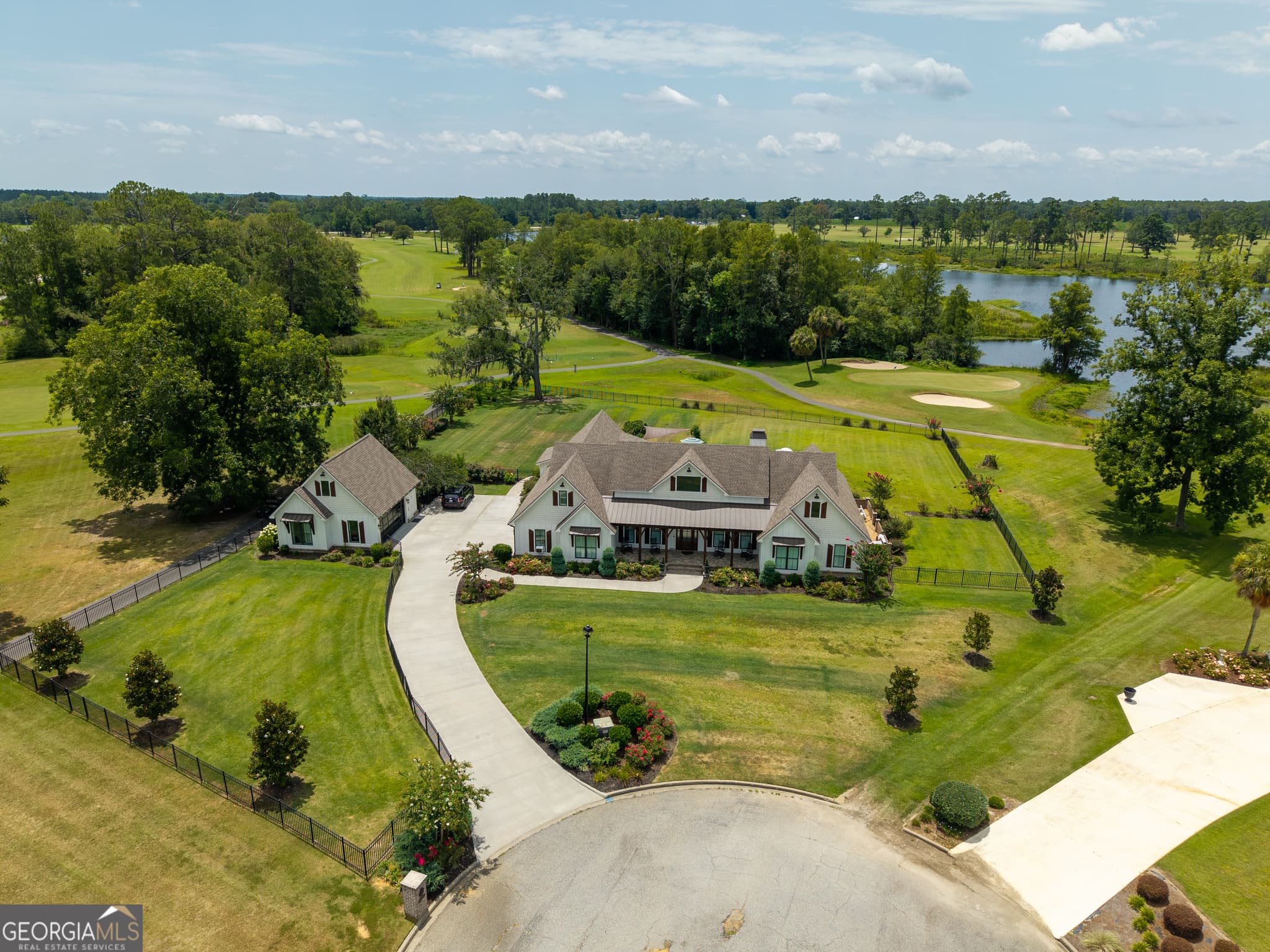 3 bedroom, 3.5 bathroom, 4,239 sq ft single family residence for sale at 173 Circlestone Drive, Adel, GA 31620 — photo 7