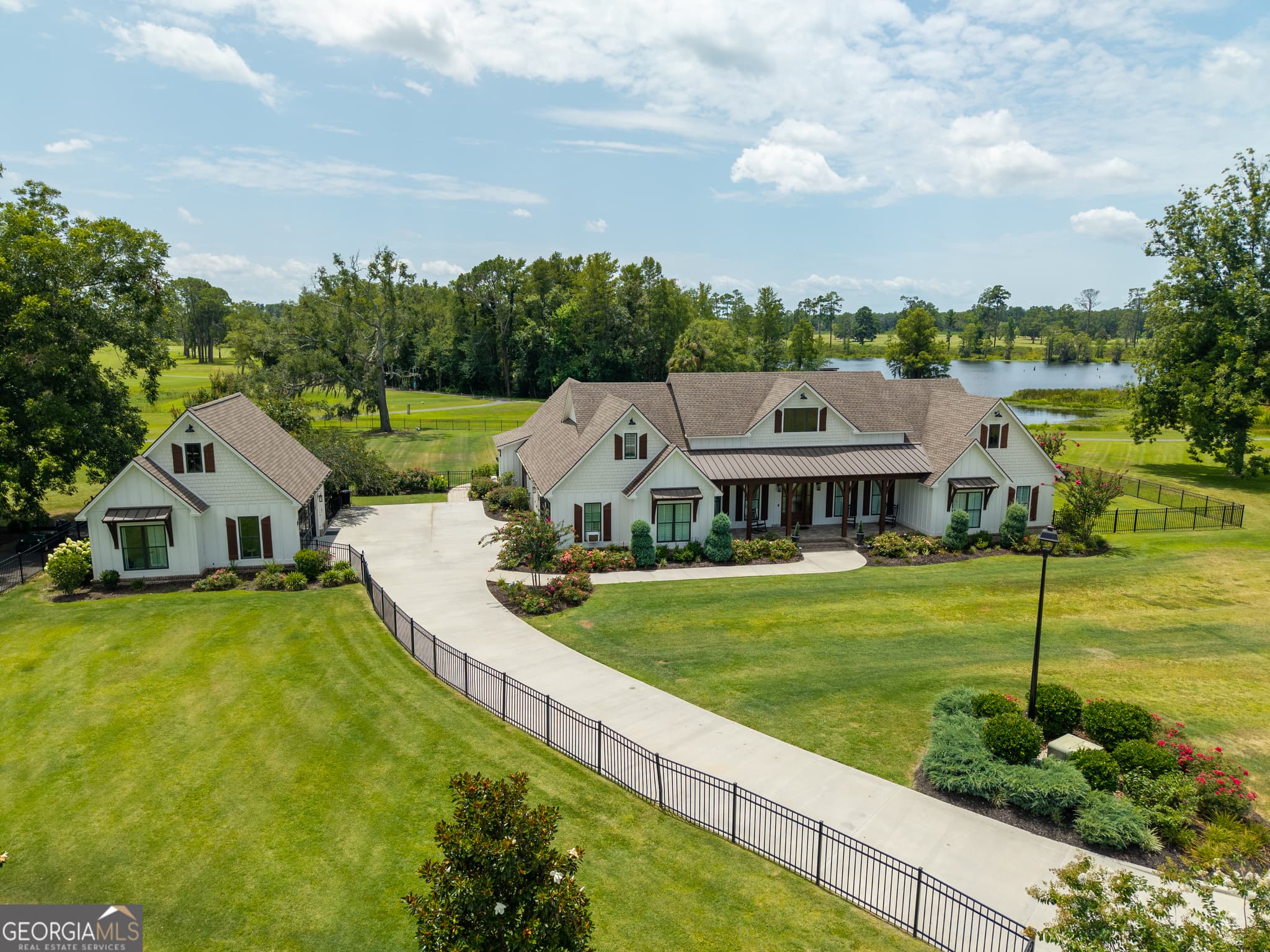 3 bedroom, 3.5 bathroom, 4,239 sq ft single family residence for sale at 173 Circlestone Drive, Adel, GA 31620 — photo 9