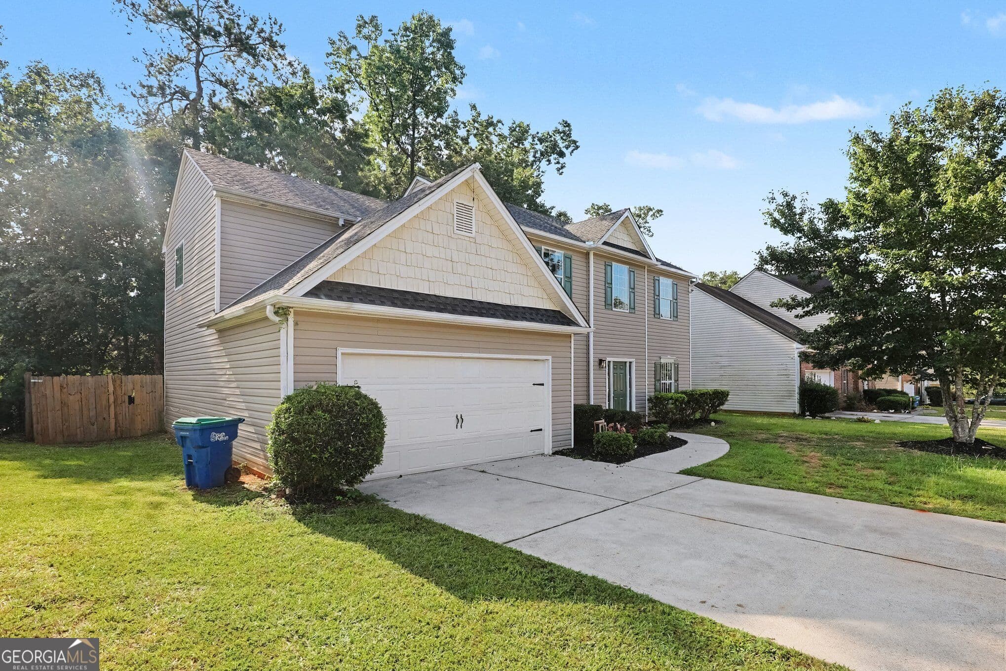 4 bedroom, 2.5 bathroom, 2,461 sq ft single family residence for sale at 6316 Polar Fox Court, South Fulton, GA 30296 — photo 2