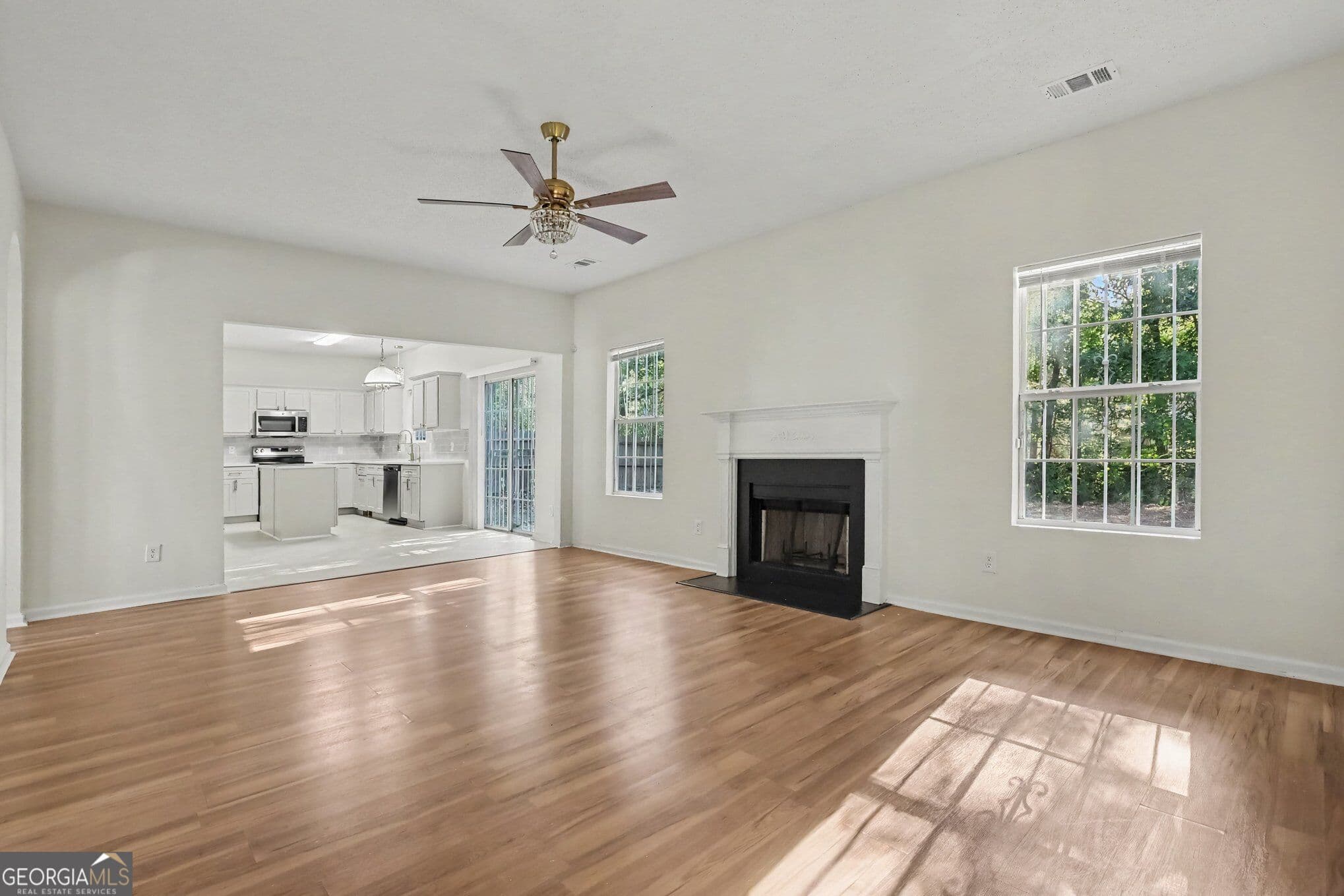 4 bedroom, 2.5 bathroom, 2,461 sq ft single family residence for sale at 6316 Polar Fox Court, South Fulton, GA 30296 — photo 6