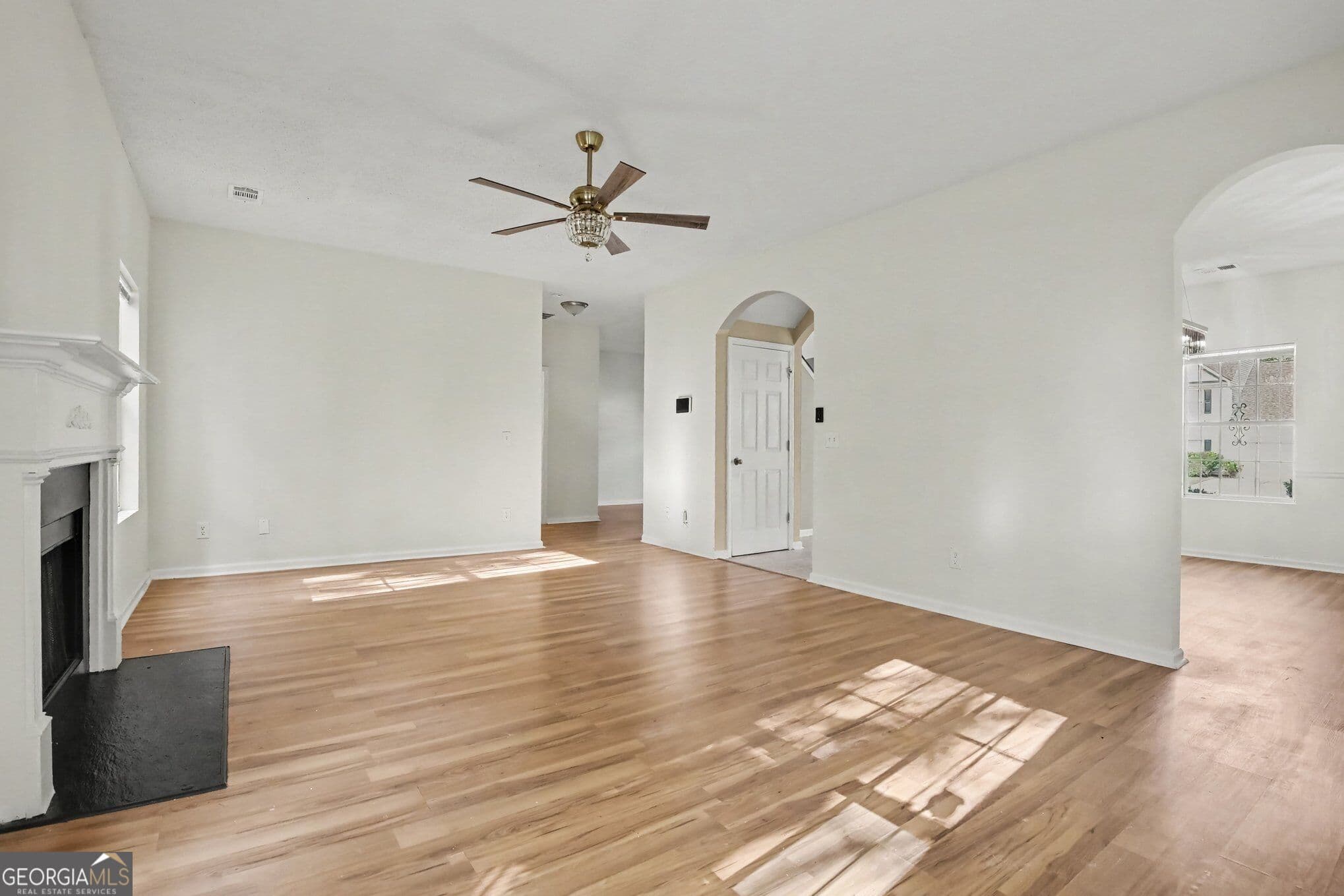 4 bedroom, 2.5 bathroom, 2,461 sq ft single family residence for sale at 6316 Polar Fox Court, South Fulton, GA 30296 — photo 7