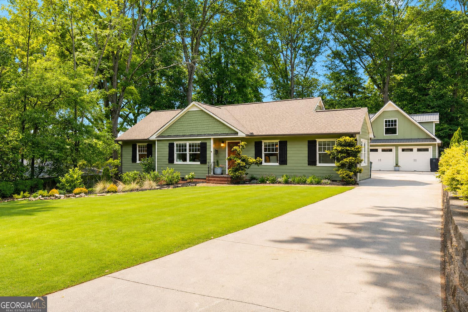3 bedroom, 2 bathroom, 2,101 sq ft single family residence sold at 664 Etowah Drive, Marietta, GA 30060