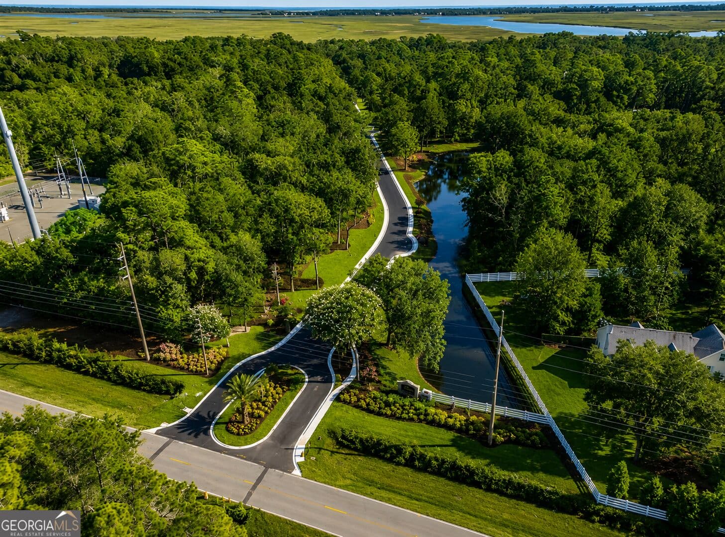 5 bedroom, 4 bathroom, 3,350 sq ft single family residence for sale at 125 Canopy Lane, St. Simons, GA 31522 — photo 5