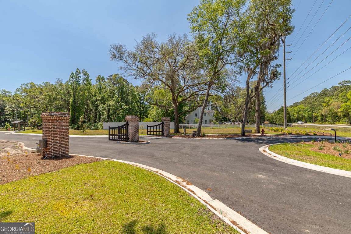 5 bedroom, 4 bathroom, 3,350 sq ft single family residence for sale at 125 Canopy Lane, St. Simons, GA 31522 — photo 8
