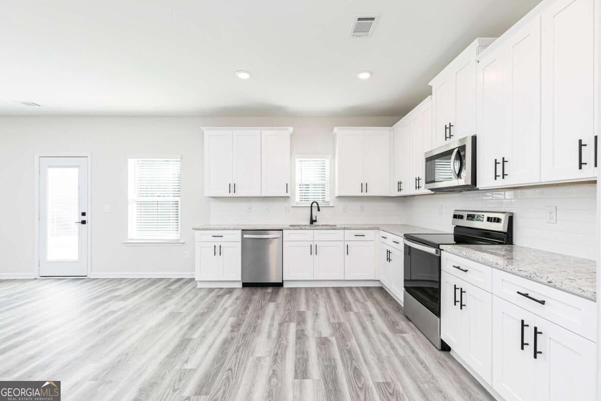 4 bedroom, 2.5 bathroom, 2,231 sq ft single family residence for sale at 185 Egret Court, Jefferson, GA 30549 — photo 9