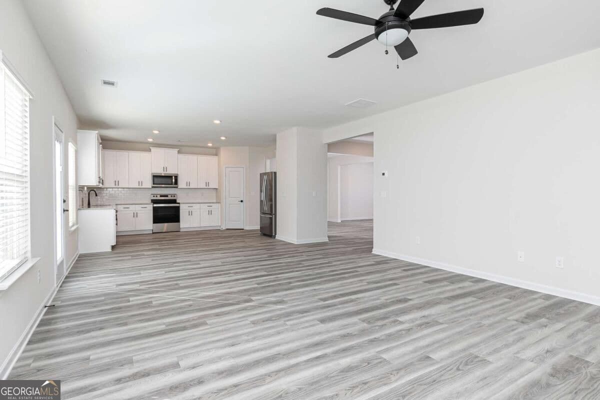 4 bedroom, 2.5 bathroom, 2,231 sq ft single family residence for sale at 185 Egret Court, Jefferson, GA 30549 — photo 8