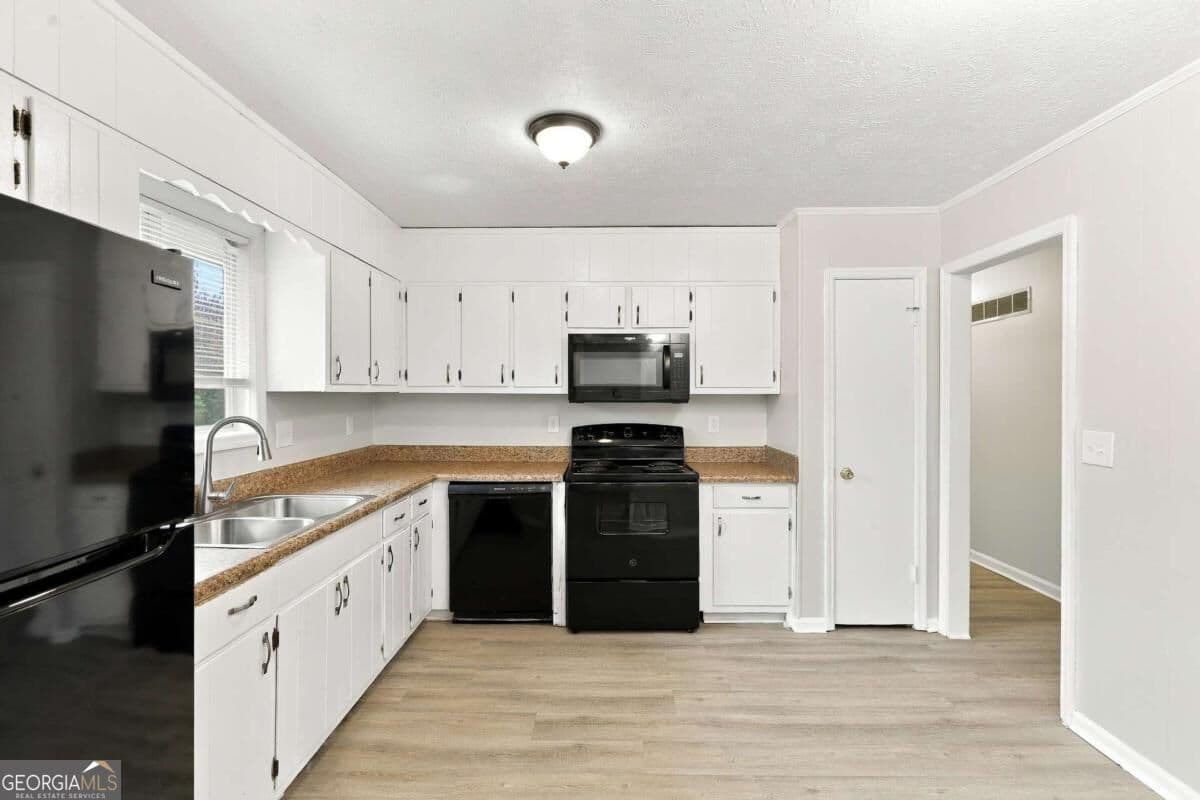 4 bedroom, 2 bathroom single family residence for rent at 6450 Ashdale Drive, Atlanta, GA 30349 for $2,020 a month — photo 3