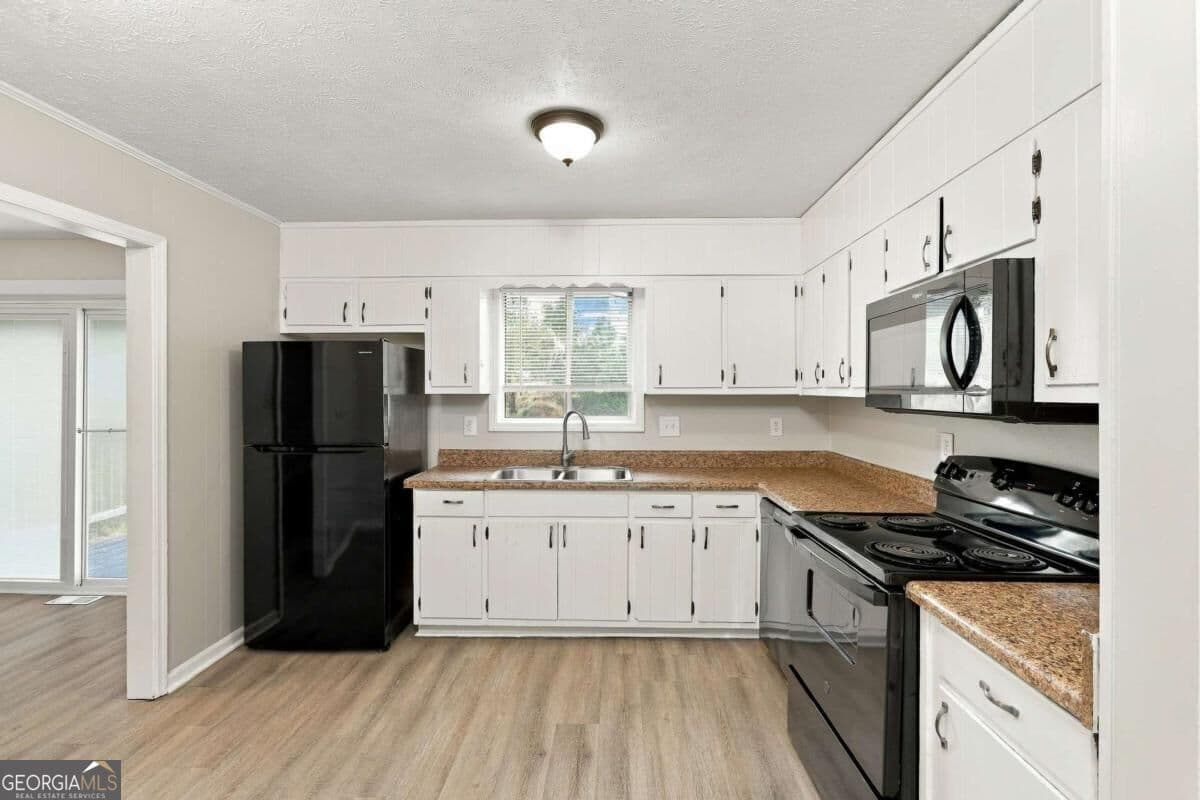4 bedroom, 2 bathroom single family residence for rent at 6450 Ashdale Drive, Atlanta, GA 30349 for $2,020 a month — photo 4