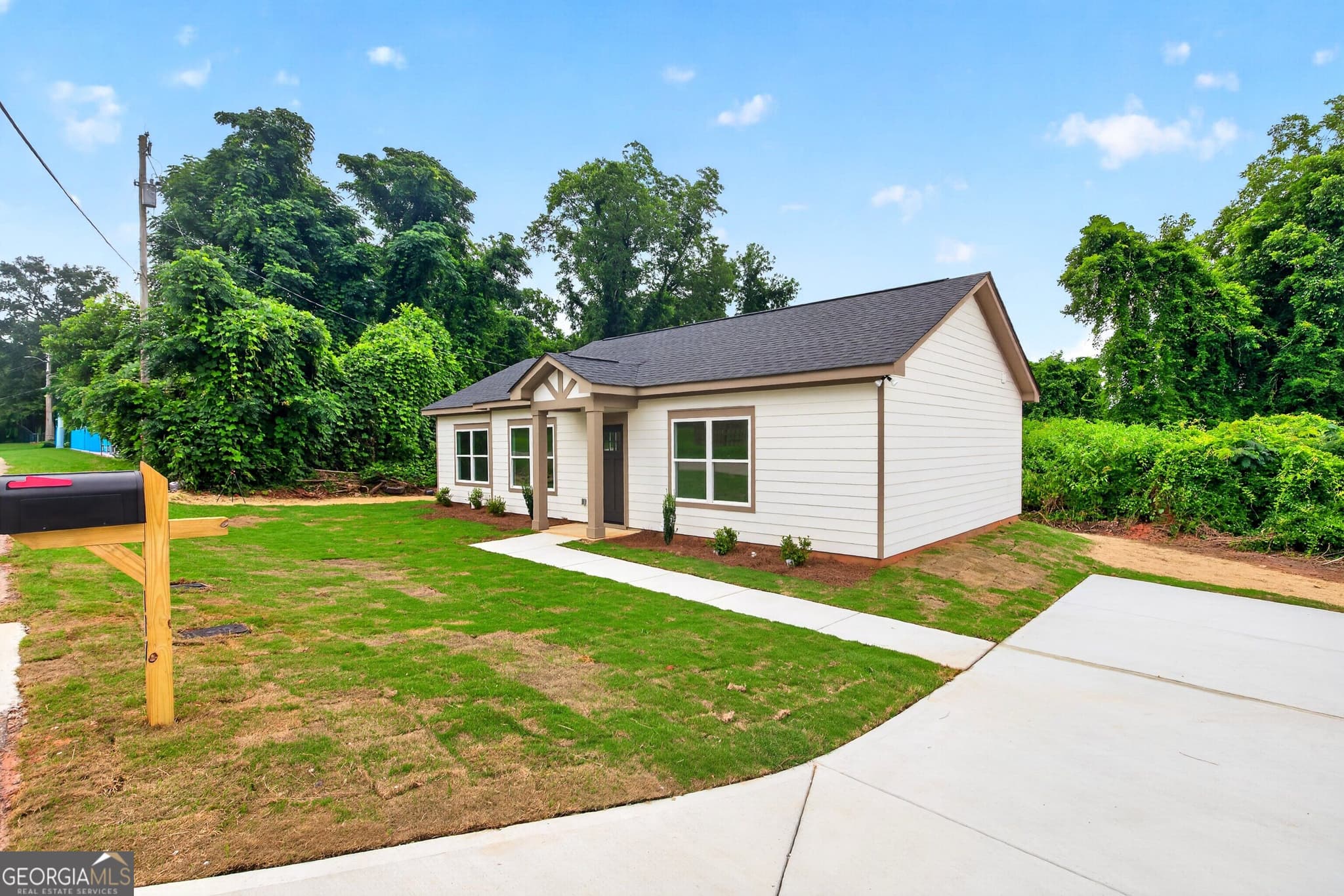 3 bedroom, 2 bathroom, 1,100 sq ft single family residence for sale at 117 Ware, Hogansville, GA 30230 — photo 2