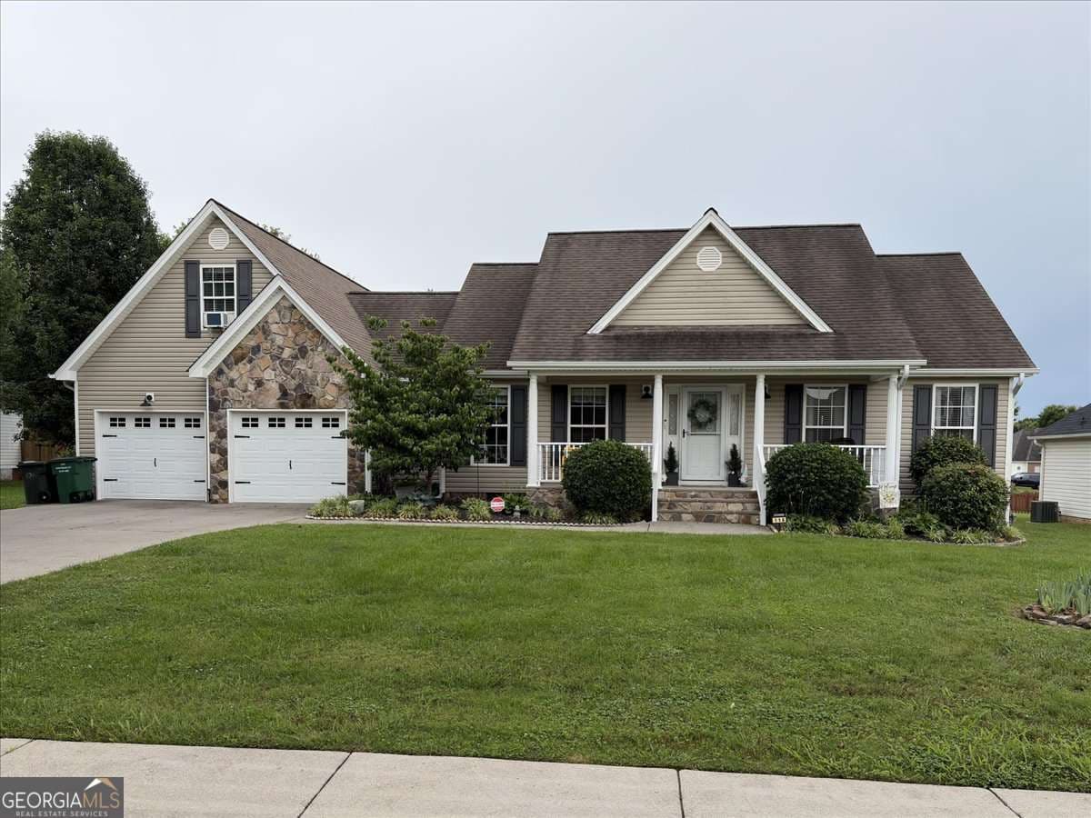 3 bedroom, 2.5 bathroom single family residence sold at 118 Blue Heron Drive, Ringgold, GA 30736