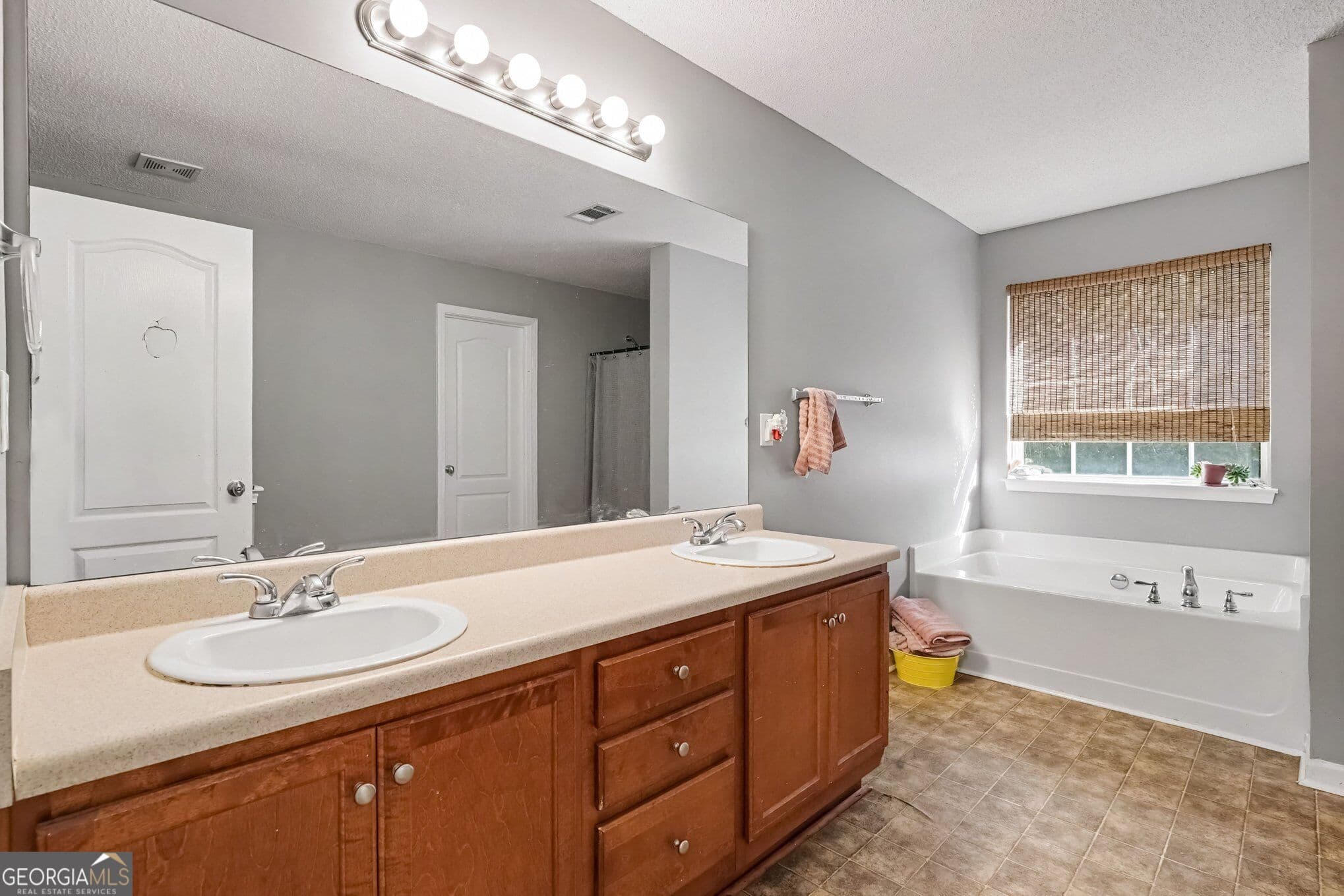 4 bedroom, 2.5 bathroom, 2,610 sq ft single family residence for sale at 614 Tranquillity Way, Mcdonough, GA 30252 — photo 7