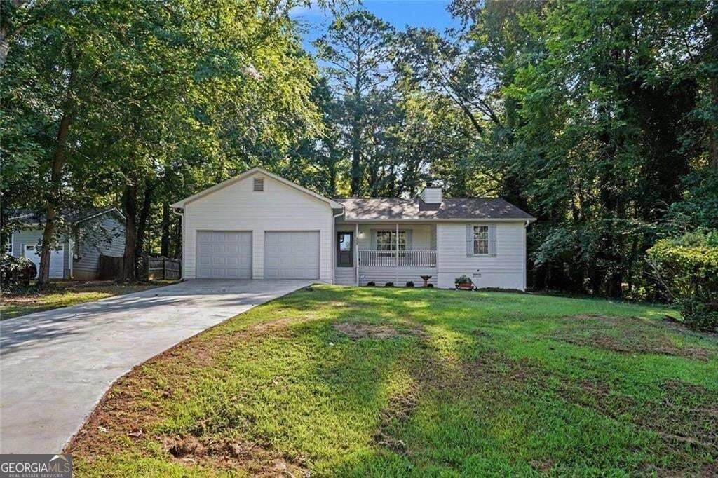 3 bedroom, 2 bathroom, 1,299 sq ft single family residence for sale at 115 Lakeview Drive, Stockbridge, GA 30281 — photo 3
