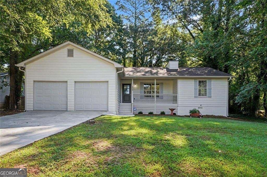 3 bedroom, 2 bathroom, 1,299 sq ft single family residence for sale at 115 Lakeview Drive, Stockbridge, GA 30281 — photo 4