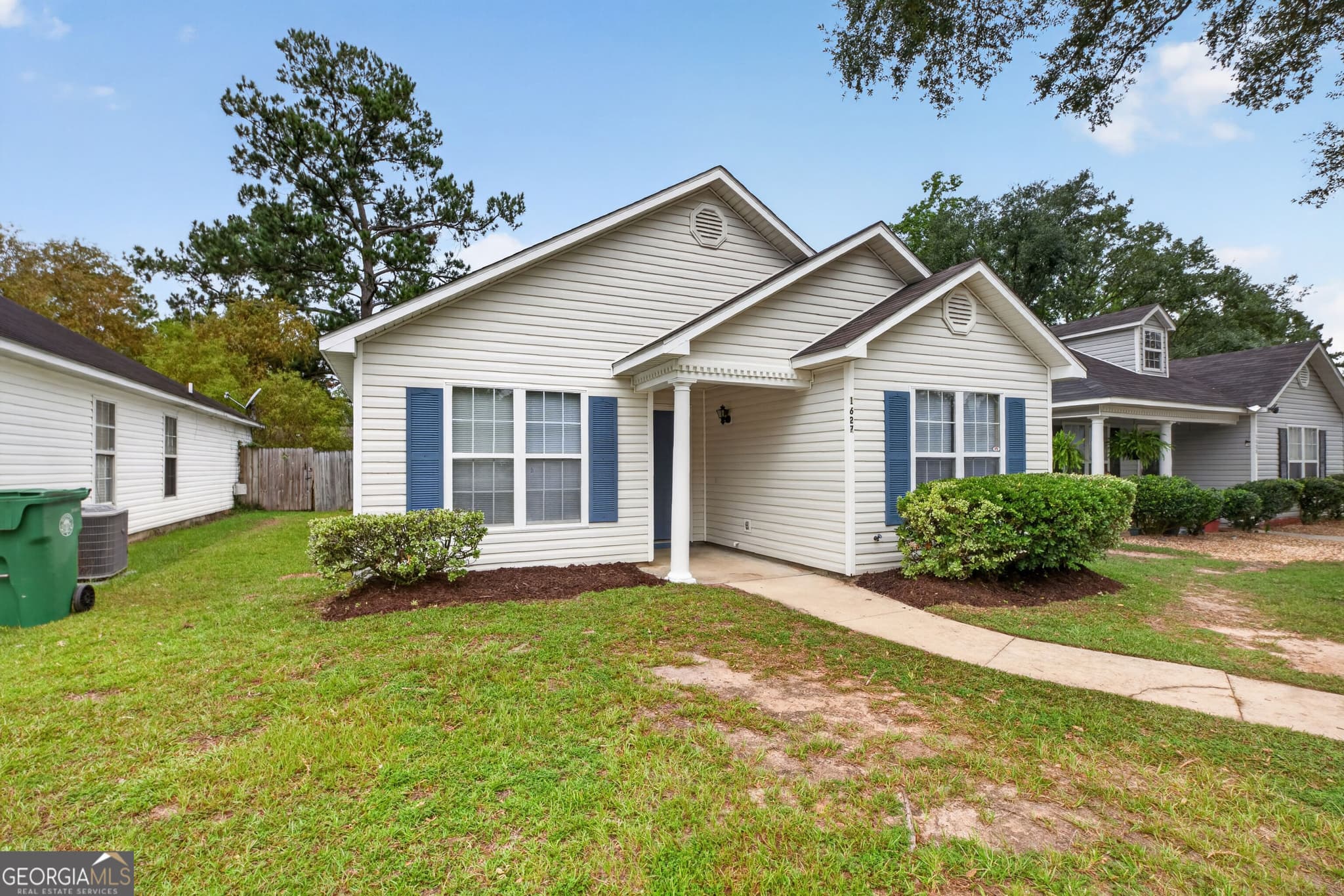 3 bedroom, 2 bathroom, 1,309 sq ft single family residence for sale at 1627 Fresno Street, Valdosta, GA 31602 — photo 2