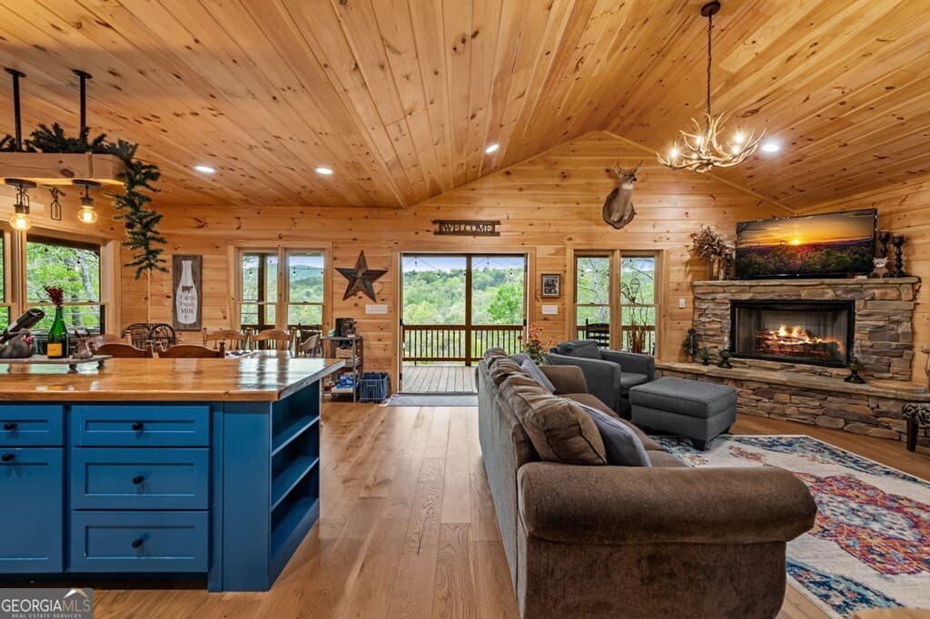 3 bedroom, 3 bathroom, 2,280 sq ft cabin,single family residence for sale at 490 Walnut Hills Drive, Mineral Bluff, GA 30559 — photo 8