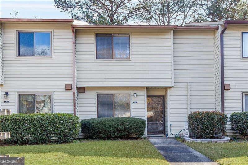 3 bedroom, 2.5 bathroom, 2,167 sq ft condominium sold at 1000 COUNTRY Court, Lawrenceville, GA 30044