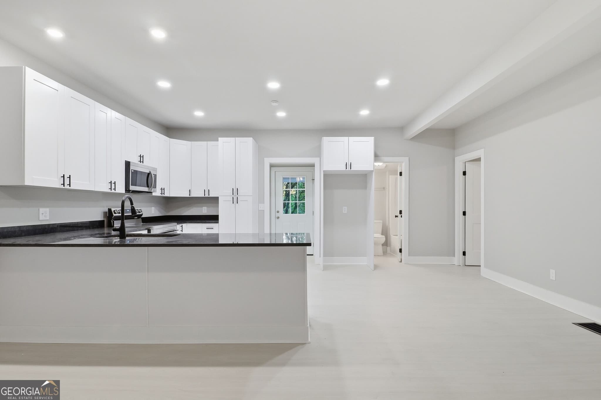 2 bedroom, 2 bathroom, 816 sq ft single family residence for sale at 23 Fortune Street, Lafayette, GA 30728 — photo 6