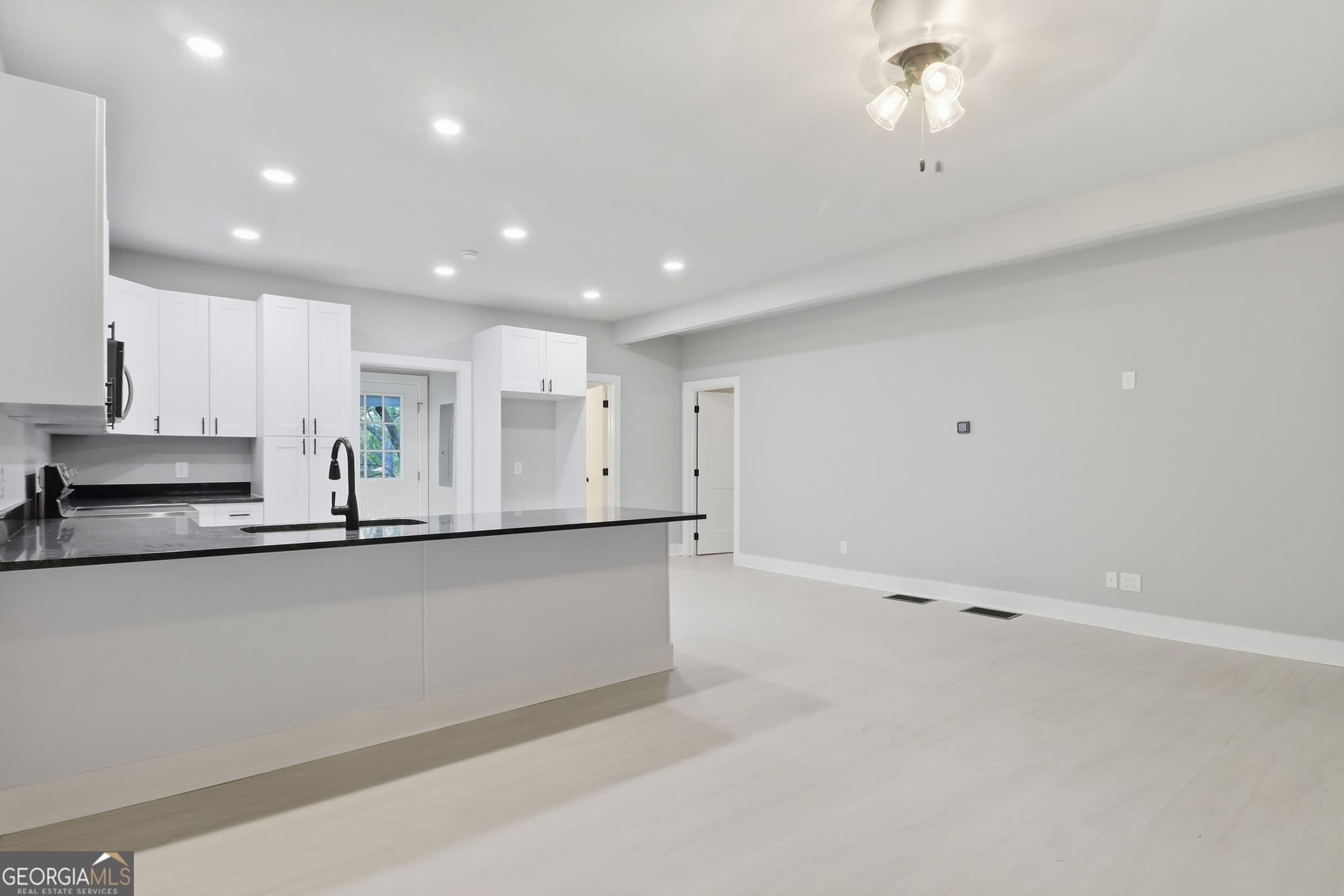 2 bedroom, 2 bathroom, 816 sq ft single family residence for sale at 23 Fortune Street, Lafayette, GA 30728 — photo 7