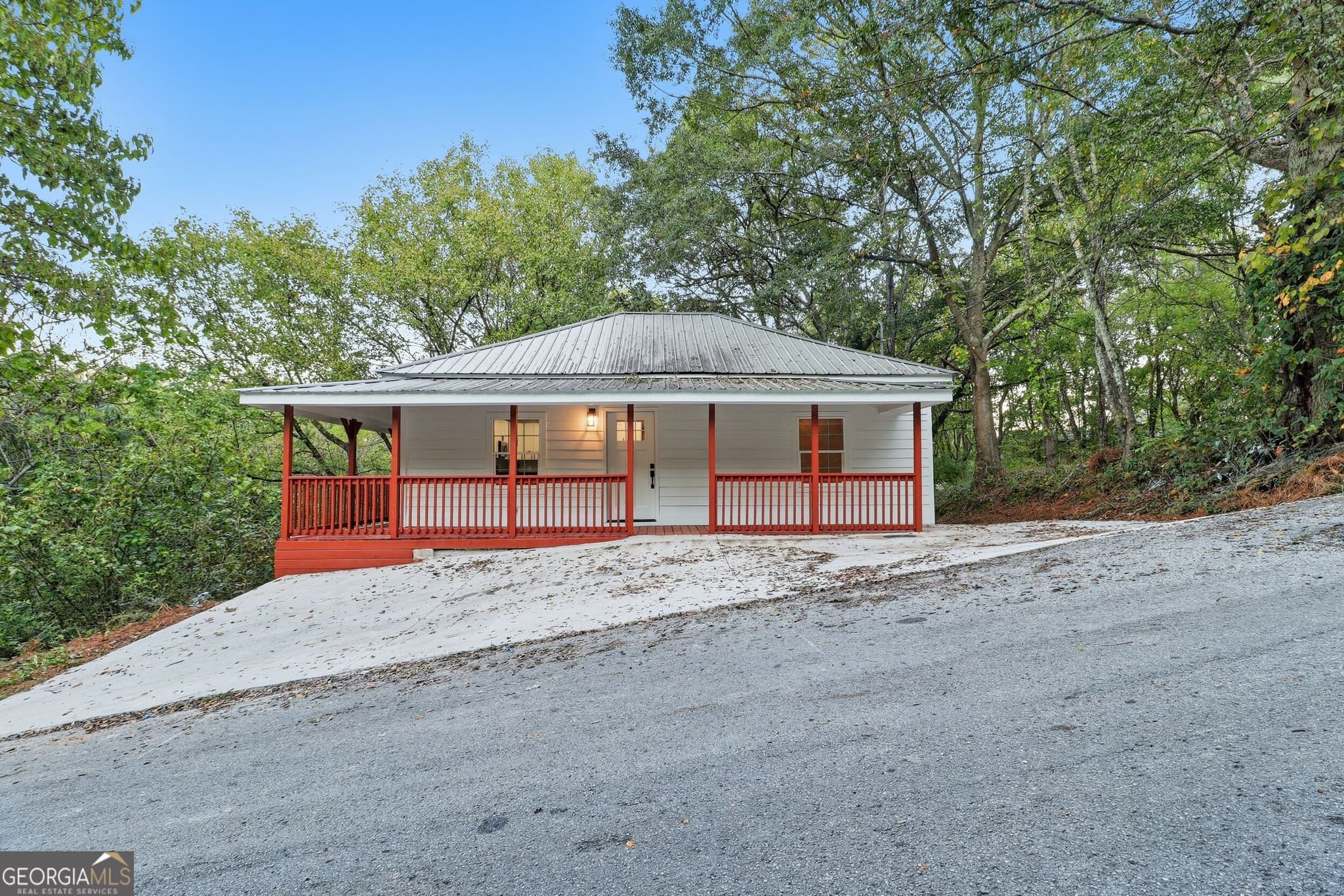 2 bedroom, 2 bathroom, 816 sq ft single family residence for sale at 23 Fortune Street, Lafayette, GA 30728