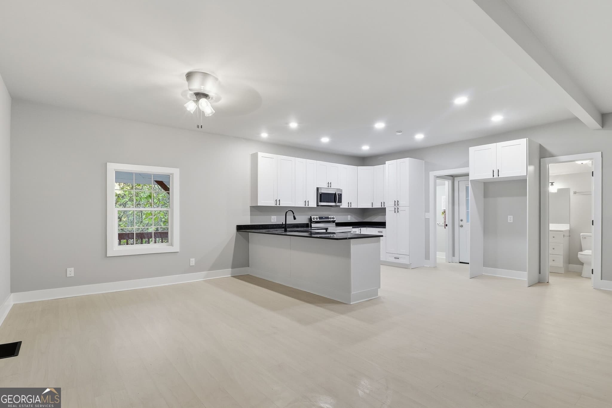 2 bedroom, 2 bathroom, 816 sq ft single family residence for sale at 23 Fortune Street, Lafayette, GA 30728 — photo 5