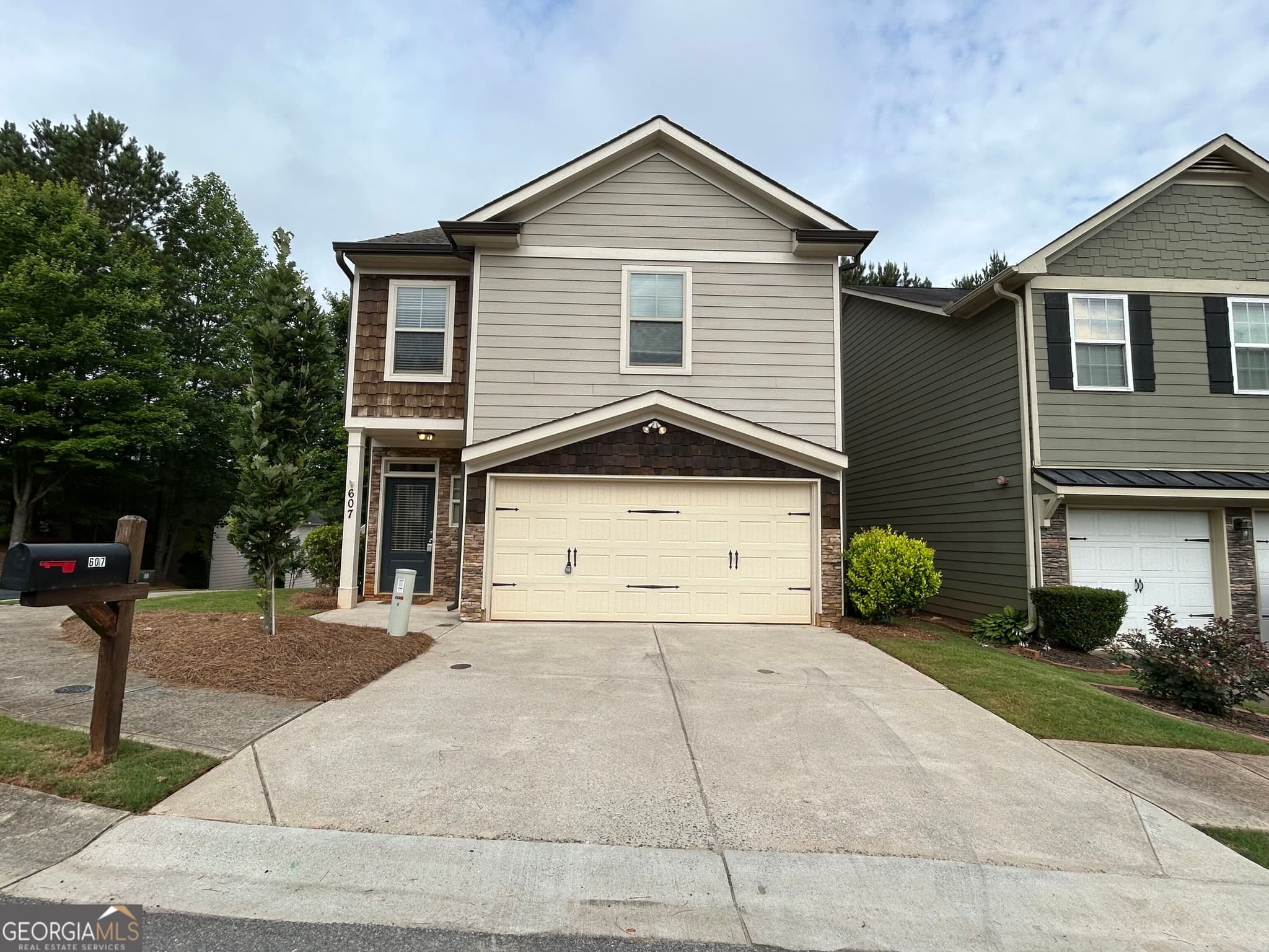 3 bedroom, 2.5 bathroom, 1,634 sq ft single family residence for rent at 607 Summit Point, Canton, GA 30114 for $1,845 a month — photo 1 of 17