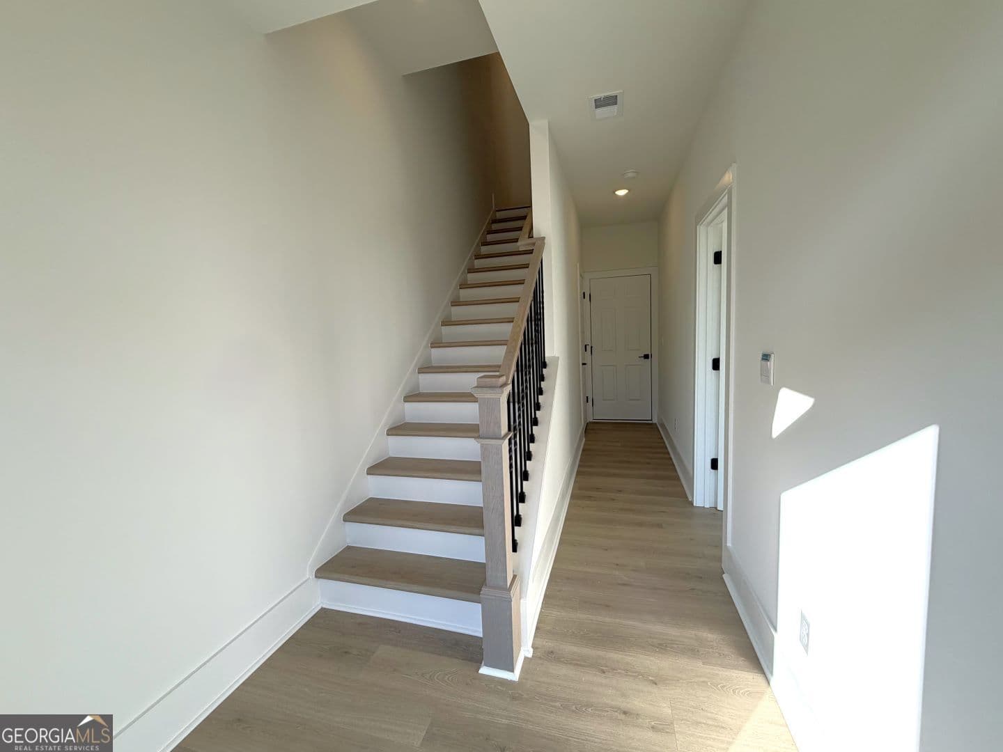 3 bedroom, 3.5 bathroom, 2,308 sq ft townhouse for sale at 5641 PEACH ORCHARD Trail, Peachtree Corners, GA 30092 — photo 2