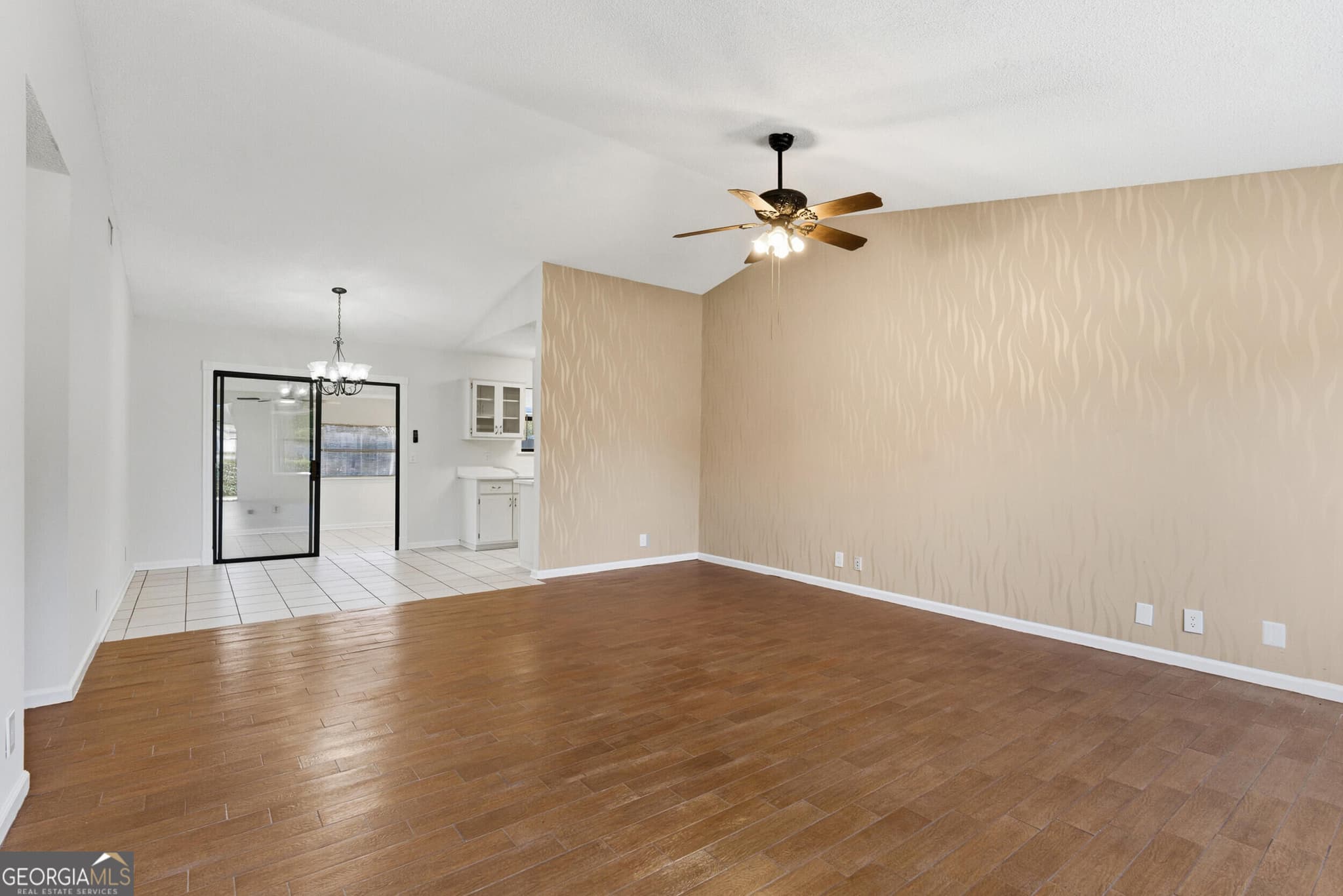 3 bedroom, 2 bathroom, 1,229 sq ft single family residence for sale at 404 Westgate Circle, St. Marys, GA 31558 — photo 4
