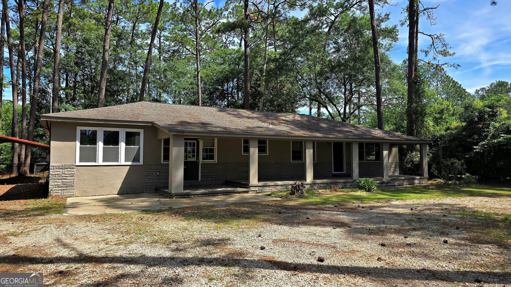 3 bedroom, 2 bathroom, 1,943 sq ft single family residence under contract at 1309 Remington Avenue, Thomasville, GA 31792 — photo 2
