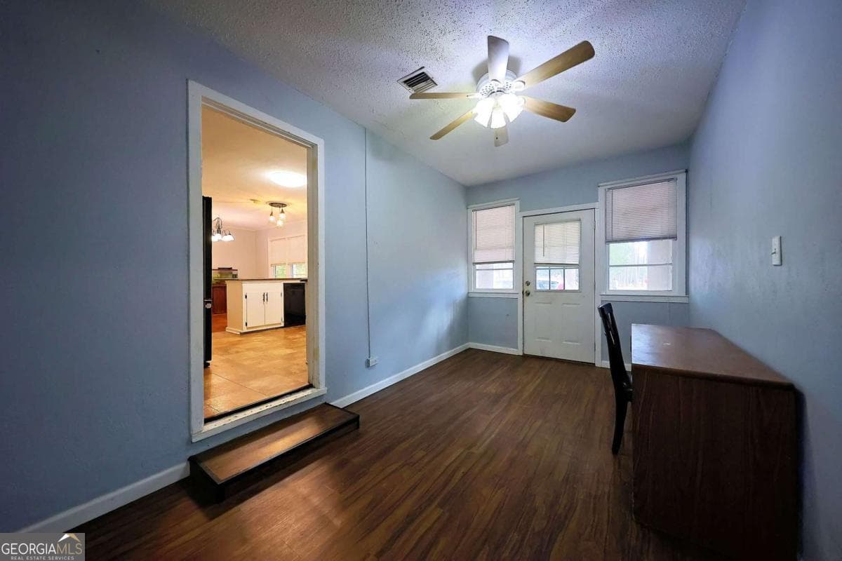 3 bedroom, 2 bathroom, 1,943 sq ft single family residence under contract at 1309 Remington Avenue, Thomasville, GA 31792 — photo 6