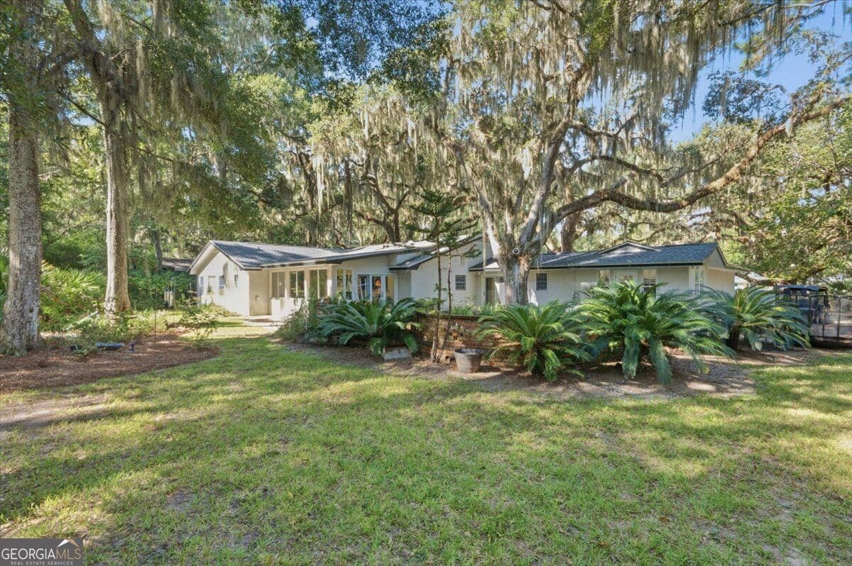 3 bedroom, 2.5 bathroom, 2,969 sq ft single family residence under contract at 651 Old Plantation Road, Jekyll Island, GA 31527 — photo 3