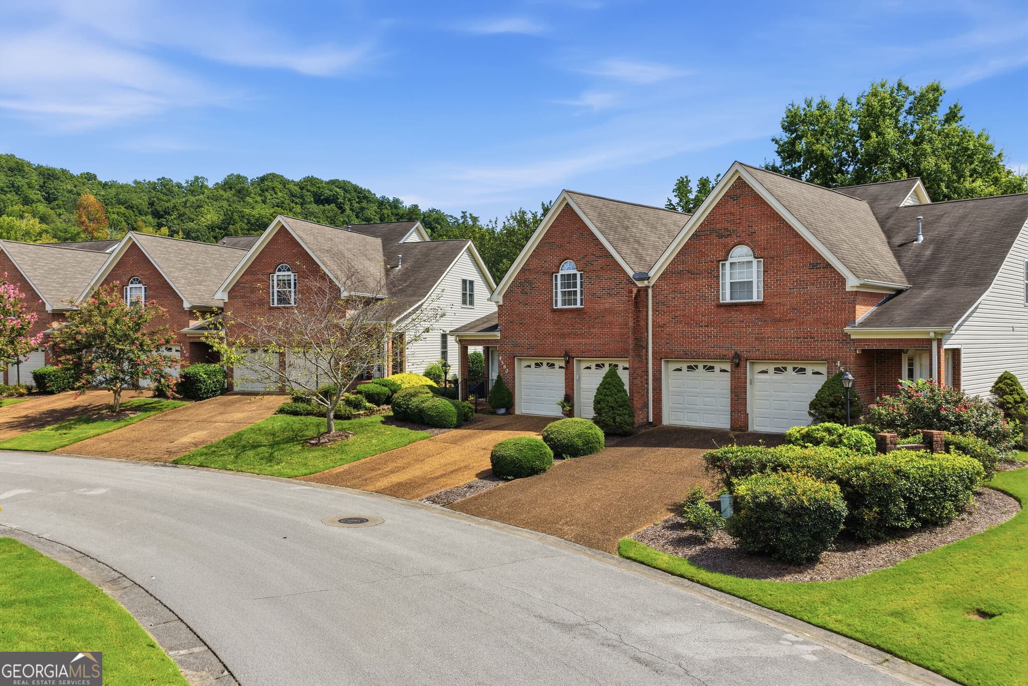 3 bedroom, 2.5 bathroom, 2,317 sq ft townhouse for sale at 4580 Fire Pink Trail, Chattanooga, TN 37415 — photo 2
