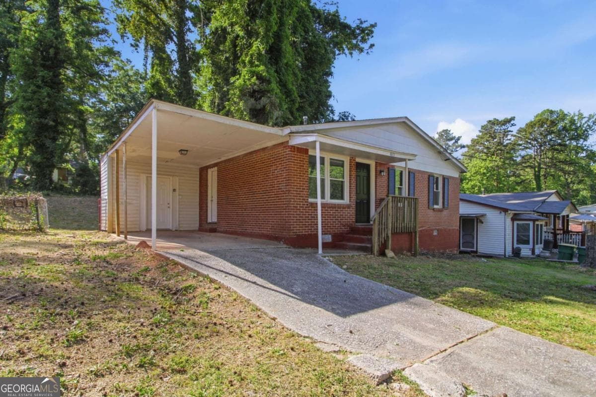 3 bedroom, 1 bathroom, 884 sq ft single family residence for sale at 4813 Bartlett Road, Forest Park, GA 30297 — photo 2