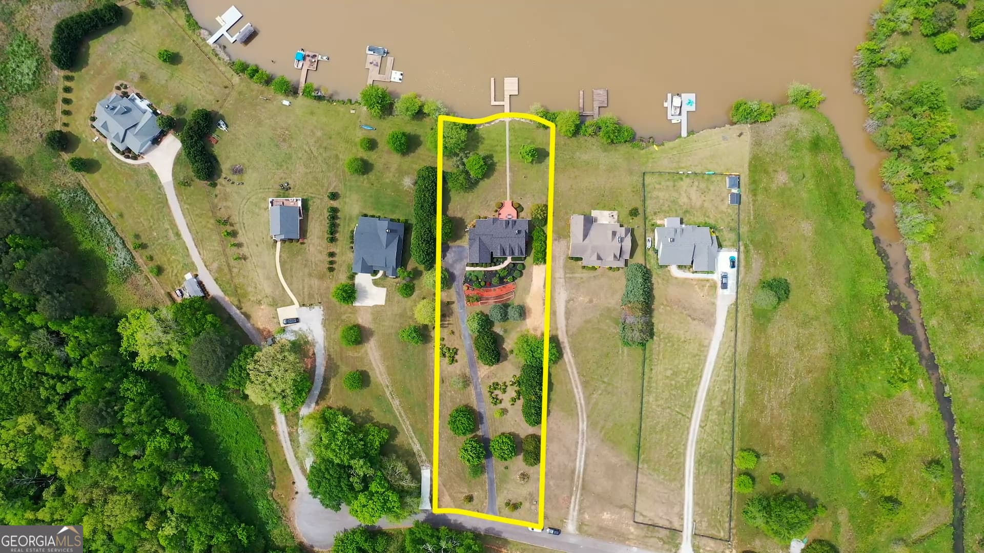 3 bedroom, 2 bathroom, 2,115 sq ft single family residence for sale at 1031 Shoreline Drive, Madison, GA 30650 — photo 2