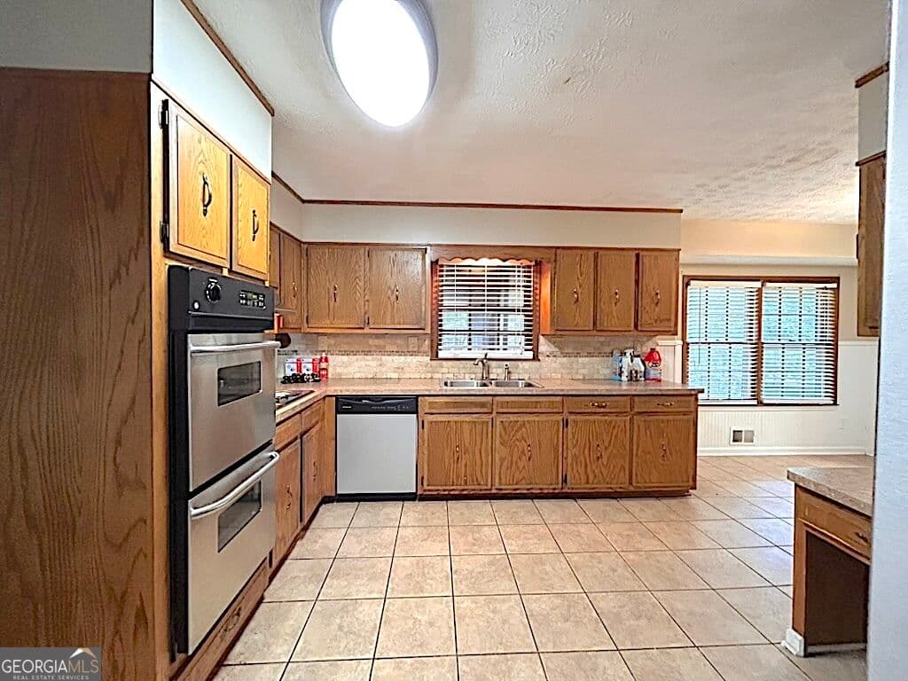 4 bedroom, 2.5 bathroom, 2,211 sq ft single family residence for sale at 3408 Concord Corner, Conyers, GA 30013 — photo 7