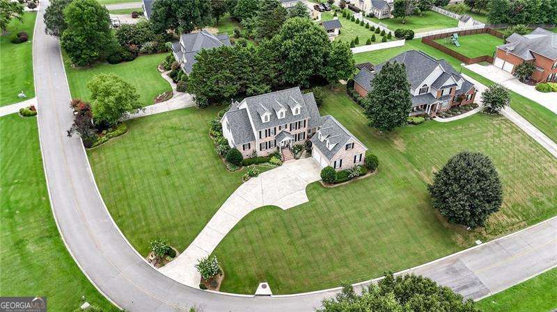 4 bedroom, 3.5 bathroom, 4,040 sq ft single family residence for sale at 325 Highland Pointe Drive, Cohutta, GA 30710 — photo 6