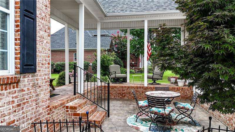 4 bedroom, 3.5 bathroom, 4,040 sq ft single family residence for sale at 325 Highland Pointe Drive, Cohutta, GA 30710 — photo 5