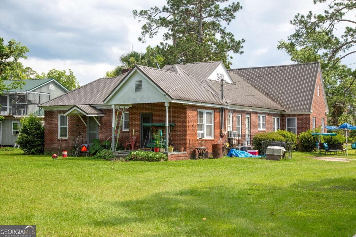 3 bedroom, 2 bathroom, 1,943 sq ft single family residence for sale at 199 Anthony Street, Baxley, GA 31513 — photo 2