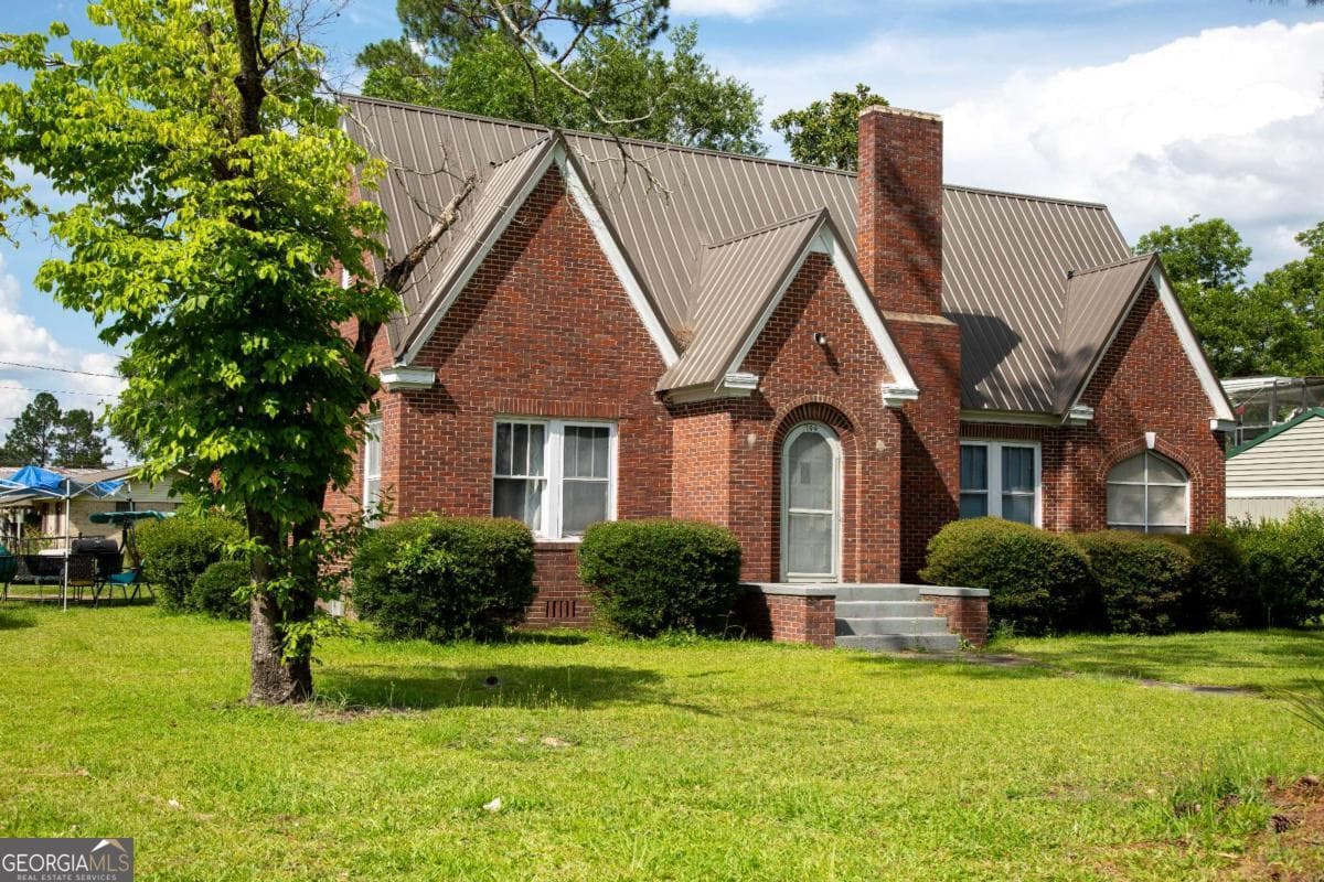 3 bedroom, 2 bathroom, 1,943 sq ft single family residence for sale at 199 Anthony Street, Baxley, GA 31513