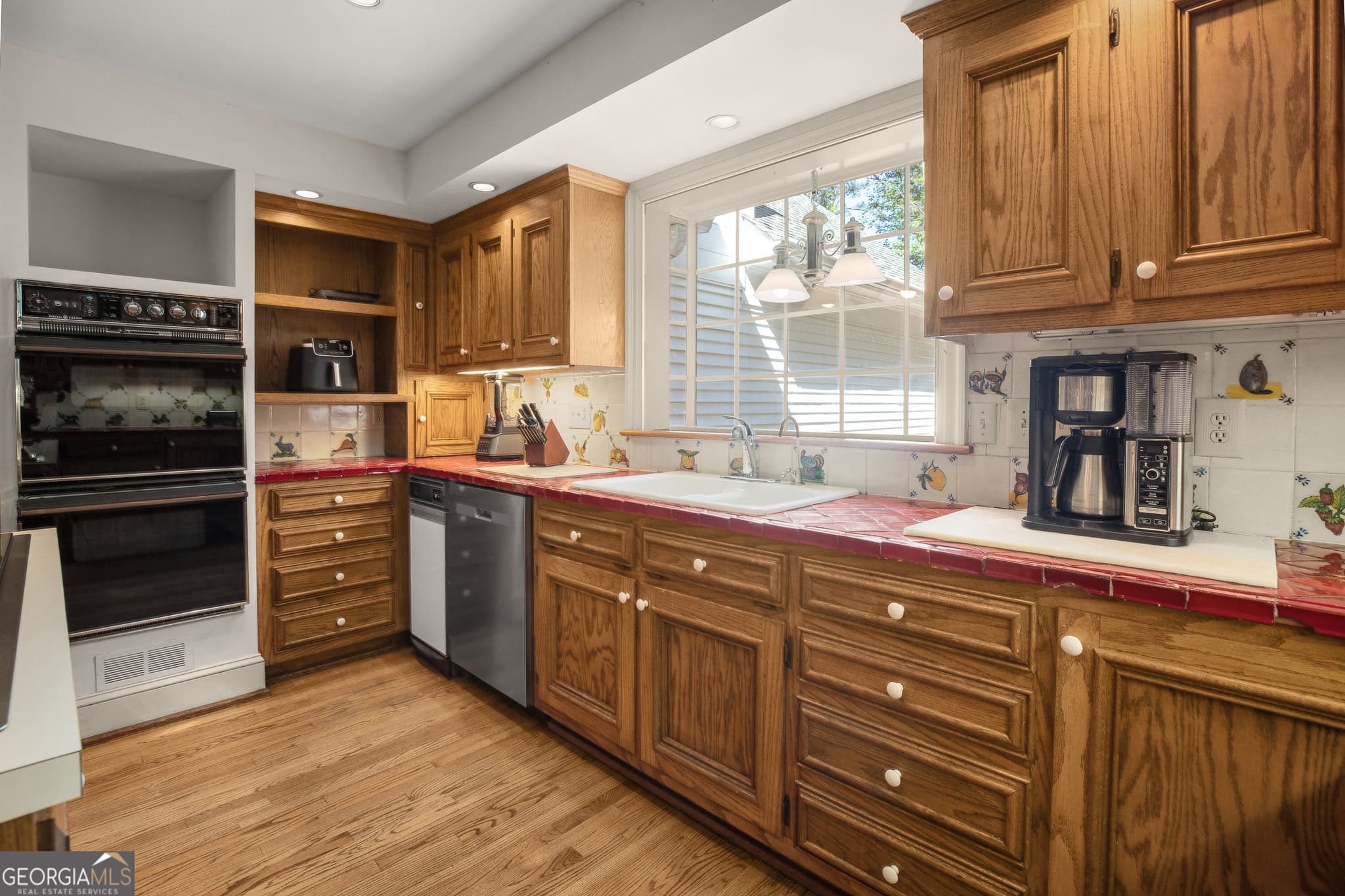 5 bedroom, 4.5 bathroom, 6,080 sq ft single family residence for rent at 303 Flat Creek Trail, Fayetteville, GA 30214 for $3,200 a month — photo 4