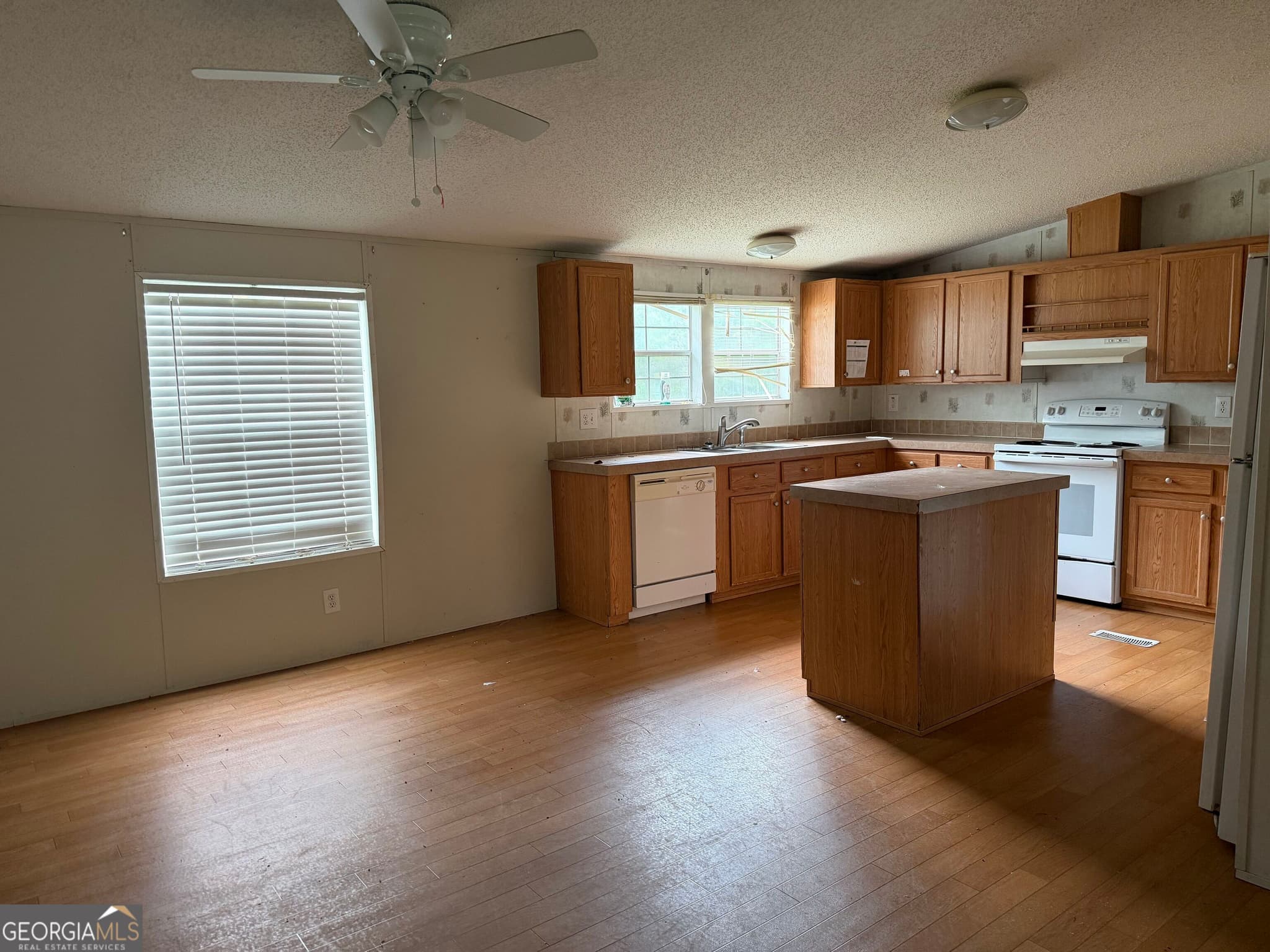 4 bedroom, 2 bathroom, 1,560 sq ft manufactured home,single family residence for sale at 869 Orianna Road, East Dublin, GA 31027 — photo 4