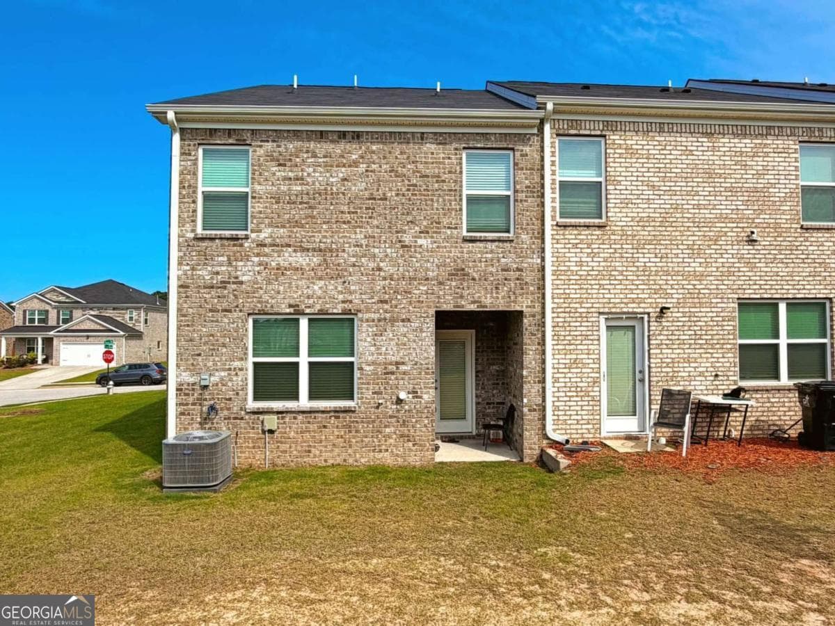 3 bedroom, 2.5 bathroom, 1,516 sq ft townhouse for sale at 615 Dairy Drive, Stockbridge, GA 30281 — photo 3
