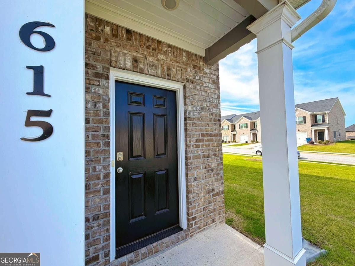 3 bedroom, 2.5 bathroom, 1,516 sq ft townhouse for sale at 615 Dairy Drive, Stockbridge, GA 30281 — photo 4